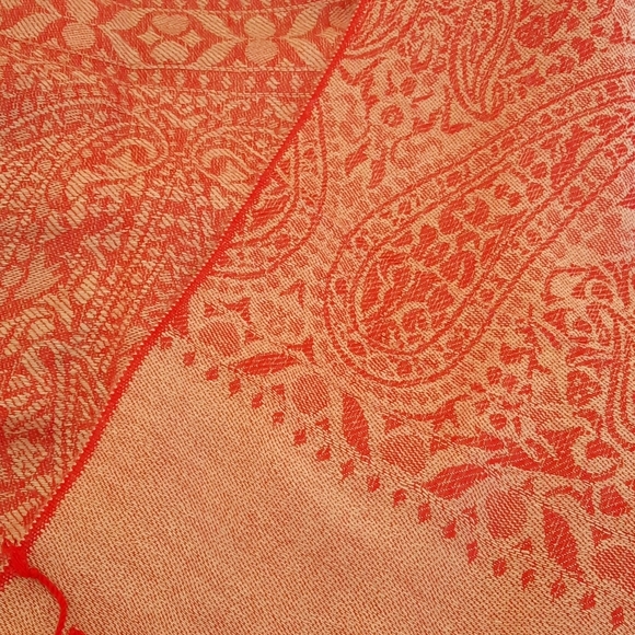 Soft, pretty scarf - Picture 7 of 7